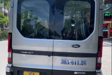 Những bước cuối cùng để đưa xe BS 30A-641.26 vào phục vụ khách hàng.